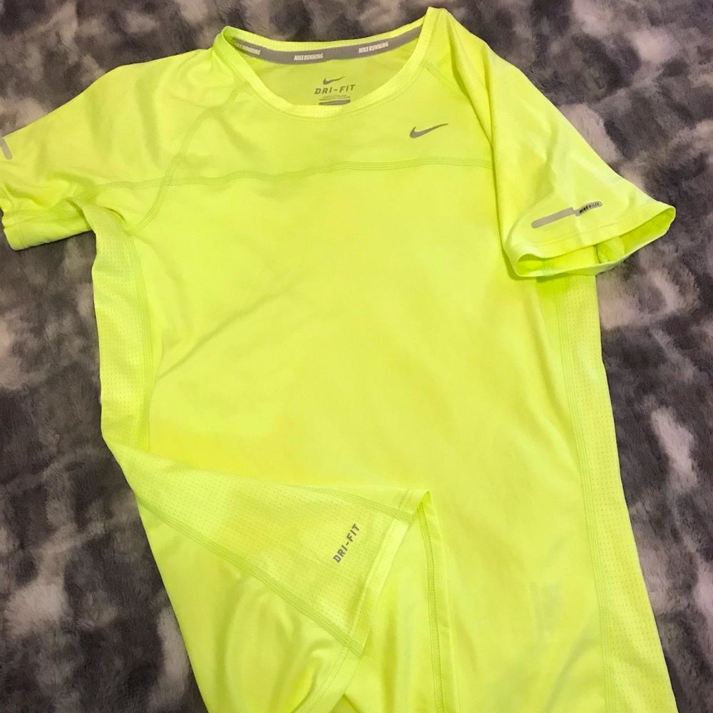 Nike DRI-FIT tee women’s S